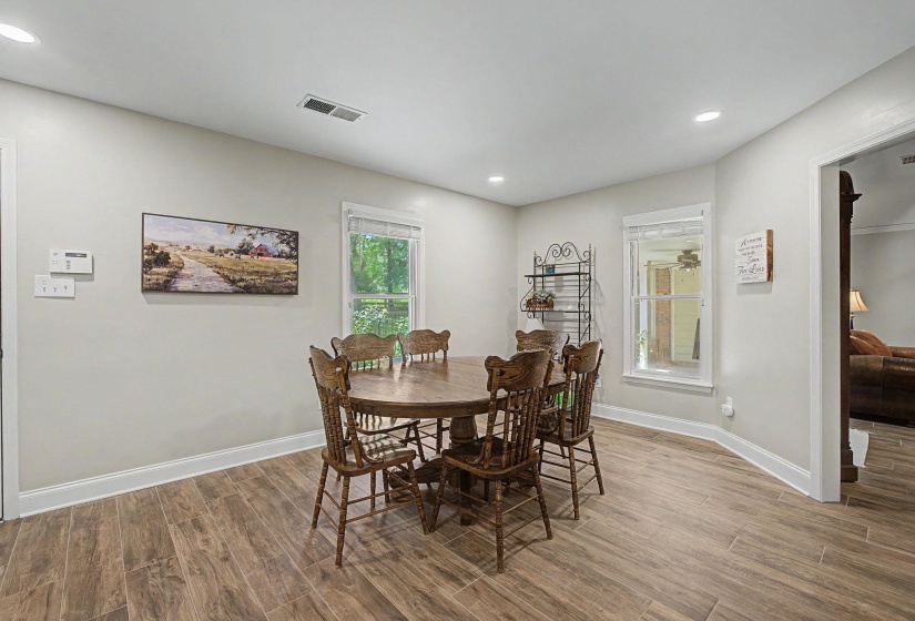 9035 POST OAK LN, Unicorp/Memphis, Tennessee 38125, 4 Bedrooms Bedrooms, 8 Rooms Rooms,2.1 BathroomsBathrooms,Residential,For Sale,POST OAK,10222930