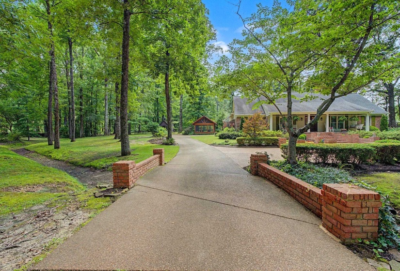 9035 POST OAK LN, Unicorp/Memphis, Tennessee 38125, 4 Bedrooms Bedrooms, 8 Rooms Rooms,2.1 BathroomsBathrooms,Residential,For Sale,POST OAK,10222930