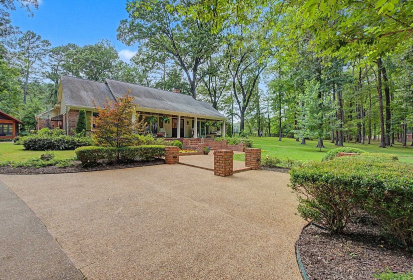 9035 POST OAK LN, Unicorp/Memphis, Tennessee 38125, 4 Bedrooms Bedrooms, 8 Rooms Rooms,2.1 BathroomsBathrooms,Residential,For Sale,POST OAK,10222930