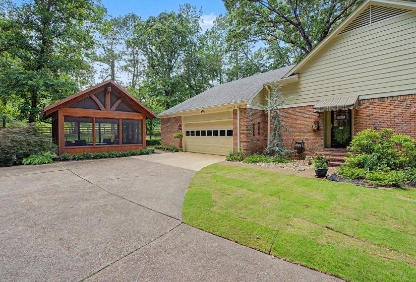 9035 POST OAK LN, Unicorp/Memphis, Tennessee 38125, 4 Bedrooms Bedrooms, 8 Rooms Rooms,2.1 BathroomsBathrooms,Residential,For Sale,POST OAK,10222930