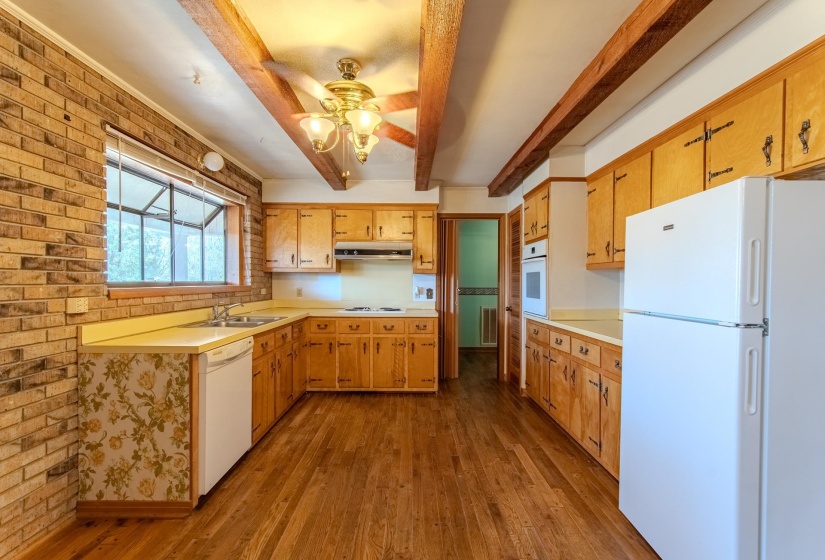 16040 69 HWY, Savannah, Tennessee 38372, 3 Bedrooms Bedrooms, 7 Rooms Rooms,1.1 BathroomsBathrooms,Residential,For Sale,69,10222942