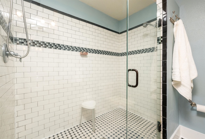 1720 CRUMP AVE, Memphis, Tennessee 38107, 4 Bedrooms Bedrooms, 7 Rooms Rooms,4 BathroomsBathrooms,Residential,For Sale,CRUMP,10222943