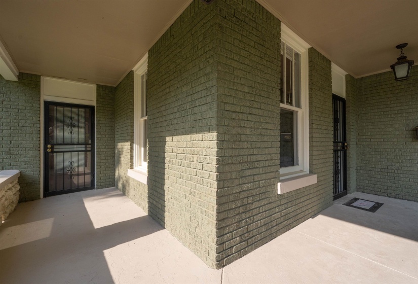 1720 CRUMP AVE, Memphis, Tennessee 38107, 4 Bedrooms Bedrooms, 7 Rooms Rooms,4 BathroomsBathrooms,Residential,For Sale,CRUMP,10222943