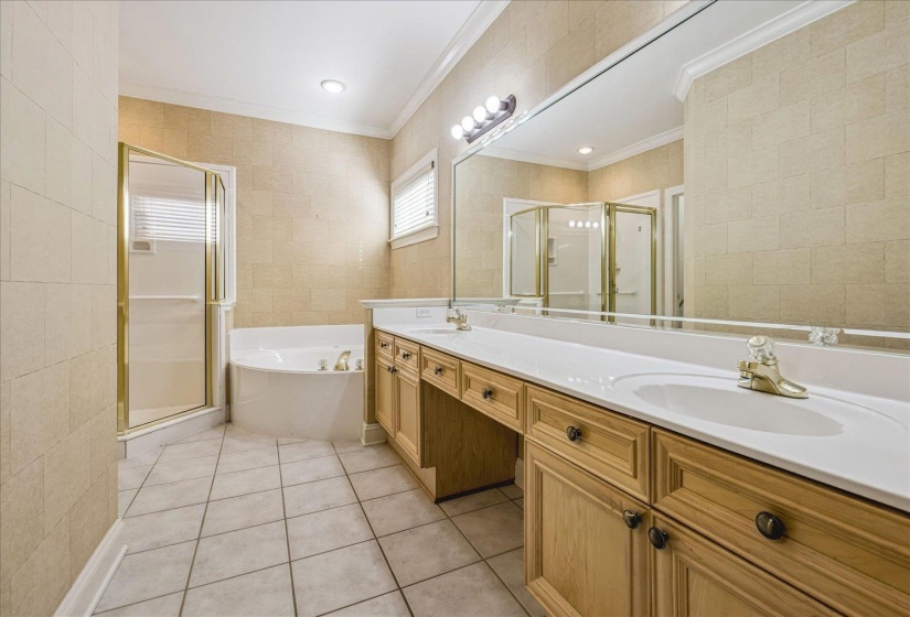 1020 MURRAY HILL LN, Memphis, Tennessee 38120, 3 Bedrooms Bedrooms, 6 Rooms Rooms,2.1 BathroomsBathrooms,Residential,For Sale,MURRAY HILL,10222958