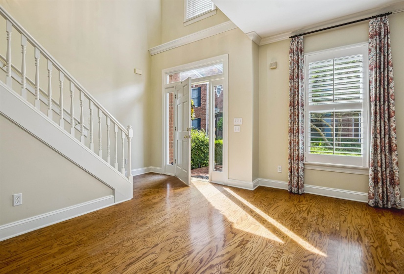 1020 MURRAY HILL LN, Memphis, Tennessee 38120, 3 Bedrooms Bedrooms, 6 Rooms Rooms,2.1 BathroomsBathrooms,Residential,For Sale,MURRAY HILL,10222958