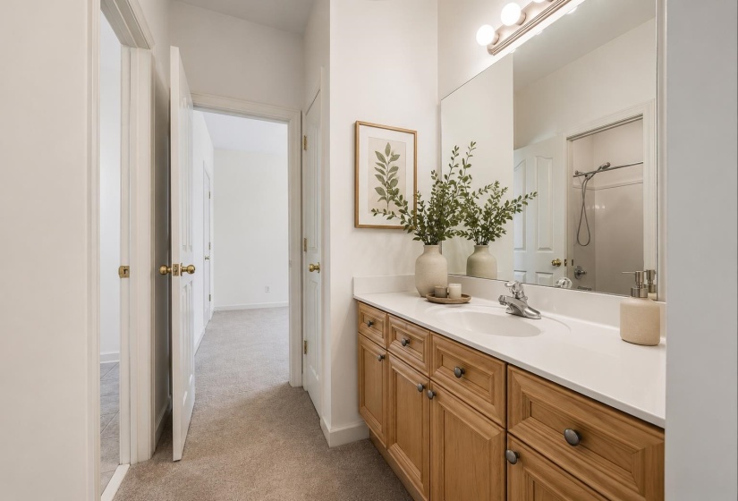 1020 MURRAY HILL LN, Memphis, Tennessee 38120, 3 Bedrooms Bedrooms, 6 Rooms Rooms,2.1 BathroomsBathrooms,Residential,For Sale,MURRAY HILL,10222958