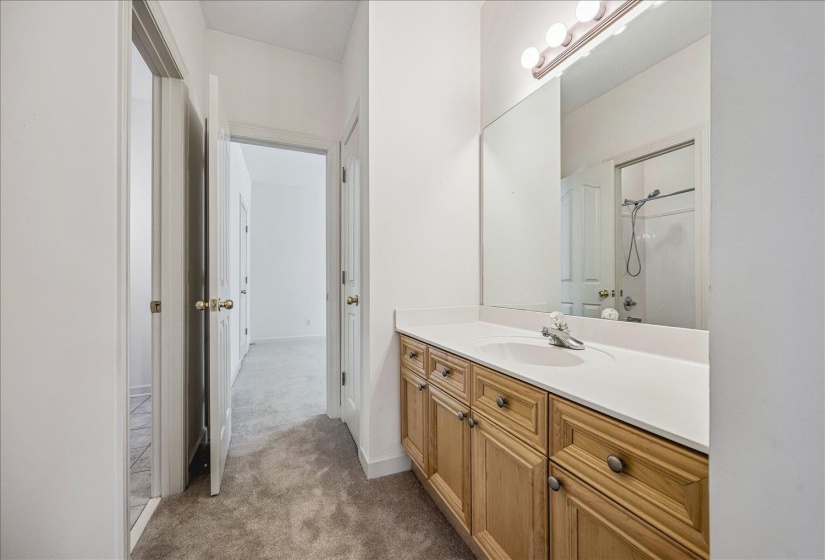 1020 MURRAY HILL LN, Memphis, Tennessee 38120, 3 Bedrooms Bedrooms, 6 Rooms Rooms,2.1 BathroomsBathrooms,Residential,For Sale,MURRAY HILL,10222958