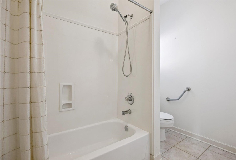 1020 MURRAY HILL LN, Memphis, Tennessee 38120, 3 Bedrooms Bedrooms, 6 Rooms Rooms,2.1 BathroomsBathrooms,Residential,For Sale,MURRAY HILL,10222958