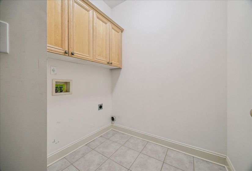 1020 MURRAY HILL LN, Memphis, Tennessee 38120, 3 Bedrooms Bedrooms, 6 Rooms Rooms,2.1 BathroomsBathrooms,Residential,For Sale,MURRAY HILL,10222958