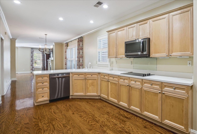 1020 MURRAY HILL LN, Memphis, Tennessee 38120, 3 Bedrooms Bedrooms, 6 Rooms Rooms,2.1 BathroomsBathrooms,Residential,For Sale,MURRAY HILL,10222958