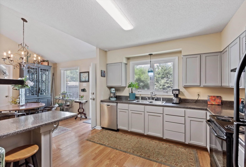 5100 SEQUOIA AVE, Memphis, Tennessee 38117, 3 Bedroom Bedrooms, 7 Room Rooms,2 BathroomBathrooms,Residential,For Sale,SEQUOIA,0,10222980