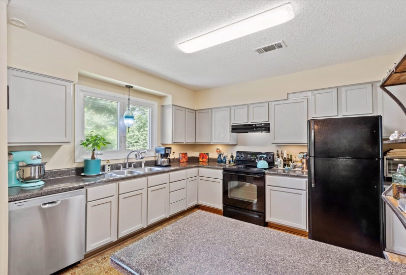 5100 SEQUOIA AVE, Memphis, Tennessee 38117, 3 Bedroom Bedrooms, 7 Room Rooms,2 BathroomBathrooms,Residential,For Sale,SEQUOIA,0,10222980