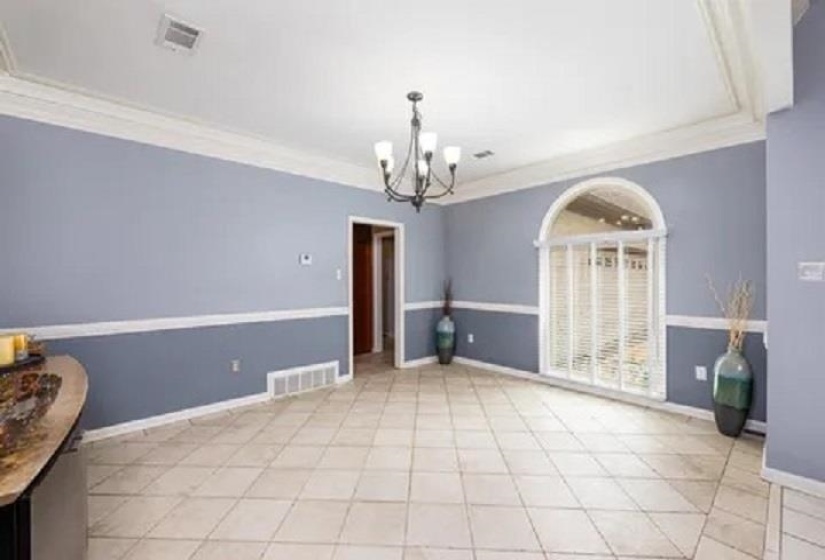 1221 CORDOVA CLUB DR, Cordova, Tennessee 38018, 3 Bedroom Bedrooms, 8 Room Rooms,2.1 BathroomBathrooms,Residential,For Sale,CORDOVA CLUB,0,10222621