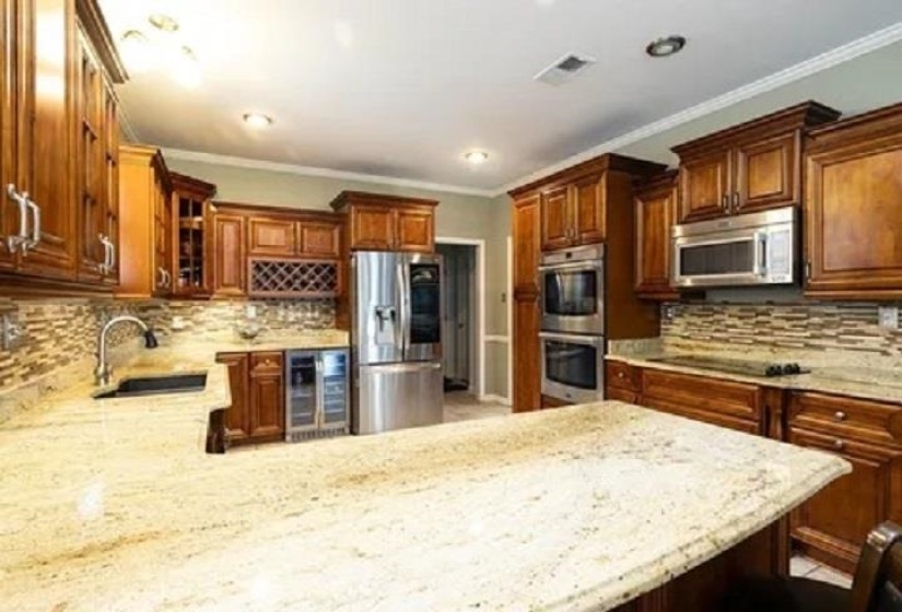 1221 CORDOVA CLUB DR, Cordova, Tennessee 38018, 3 Bedroom Bedrooms, 8 Room Rooms,2.1 BathroomBathrooms,Residential,For Sale,CORDOVA CLUB,0,10222621