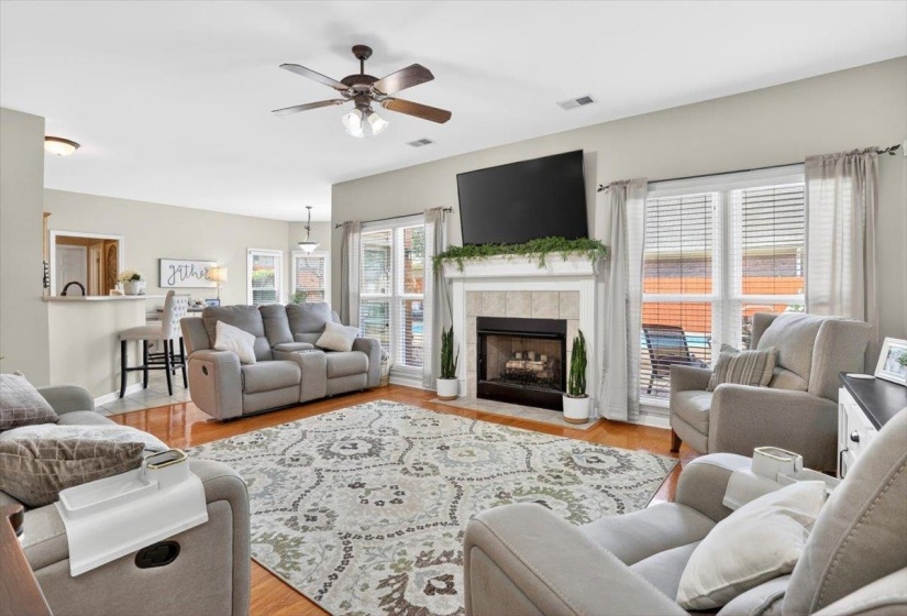 3830 BREEZY SHORES CV, Lakeland, Tennessee 38002-8192, 4 Bedrooms Bedrooms, 9 Rooms Rooms,3 BathroomsBathrooms,Residential,For Sale,BREEZY SHORES,10222986