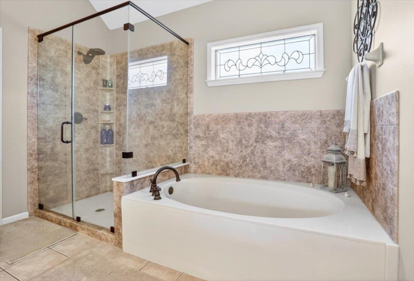3830 BREEZY SHORES CV, Lakeland, Tennessee 38002-8192, 4 Bedrooms Bedrooms, 9 Rooms Rooms,3 BathroomsBathrooms,Residential,For Sale,BREEZY SHORES,10222986