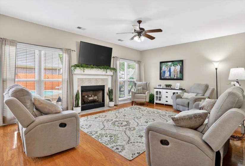 3830 BREEZY SHORES CV, Lakeland, Tennessee 38002-8192, 4 Bedrooms Bedrooms, 9 Rooms Rooms,3 BathroomsBathrooms,Residential,For Sale,BREEZY SHORES,10222986