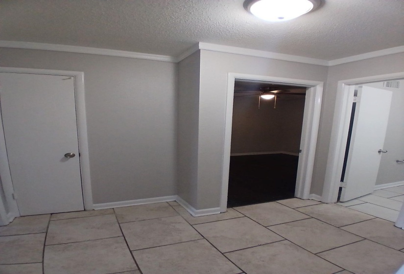 Neutral-toned tile flooring in a rectangular pattern