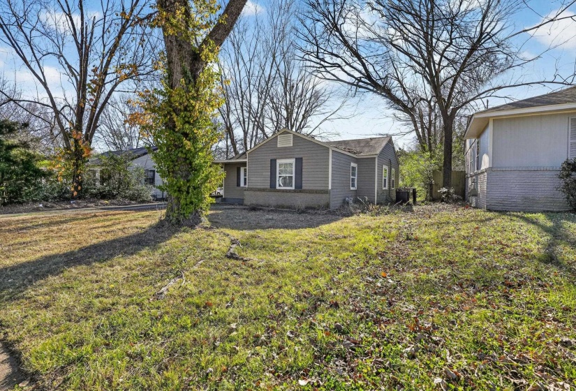View of front of house featuring a front lawn