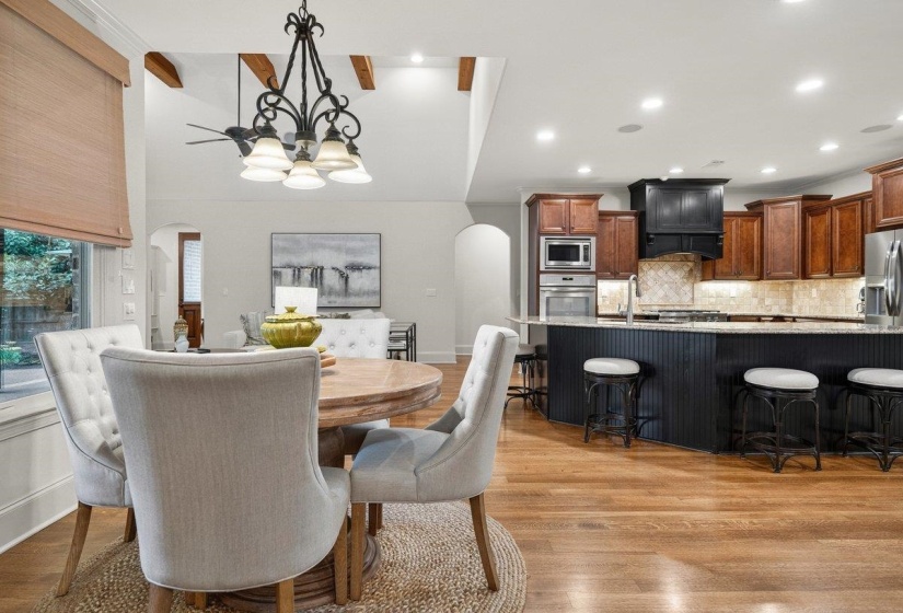 8441 POPLAR PIKE, Germantown, Tennessee 38138, 4 Bedrooms Bedrooms, 12 Rooms Rooms,4.1 BathroomsBathrooms,Residential,For Sale,POPLAR,10223023
