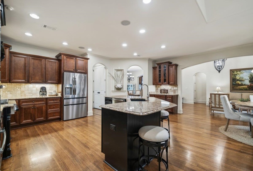 8441 POPLAR PIKE, Germantown, Tennessee 38138, 4 Bedrooms Bedrooms, 12 Rooms Rooms,4.1 BathroomsBathrooms,Residential,For Sale,POPLAR,10223023