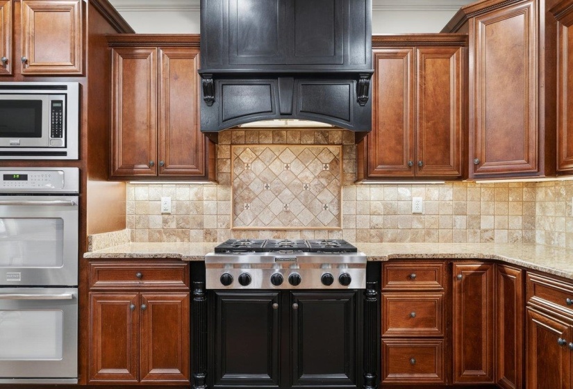 8441 POPLAR PIKE, Germantown, Tennessee 38138, 4 Bedrooms Bedrooms, 12 Rooms Rooms,4.1 BathroomsBathrooms,Residential,For Sale,POPLAR,10223023