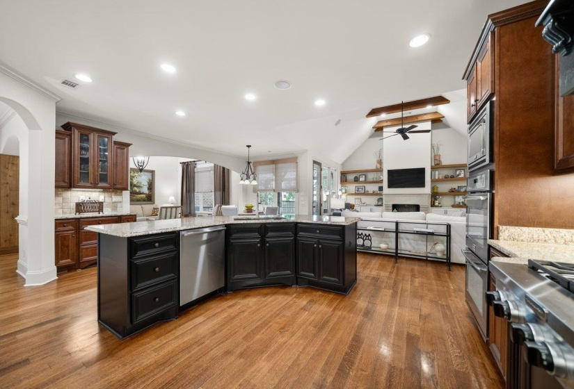 8441 POPLAR PIKE, Germantown, Tennessee 38138, 4 Bedrooms Bedrooms, 12 Rooms Rooms,4.1 BathroomsBathrooms,Residential,For Sale,POPLAR,10223023