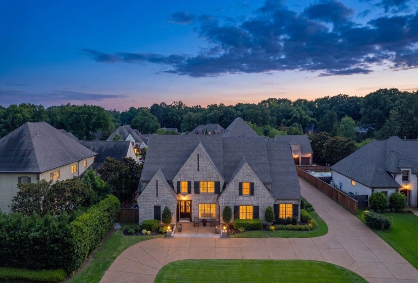 8441 POPLAR PIKE, Germantown, Tennessee 38138, 4 Bedrooms Bedrooms, 12 Rooms Rooms,4.1 BathroomsBathrooms,Residential,For Sale,POPLAR,10223023
