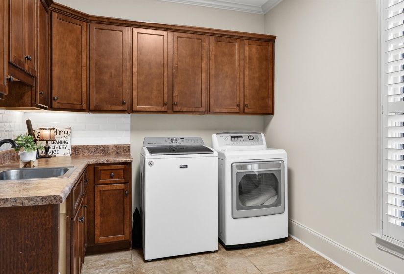 8441 POPLAR PIKE, Germantown, Tennessee 38138, 4 Bedrooms Bedrooms, 12 Rooms Rooms,4.1 BathroomsBathrooms,Residential,For Sale,POPLAR,10223023