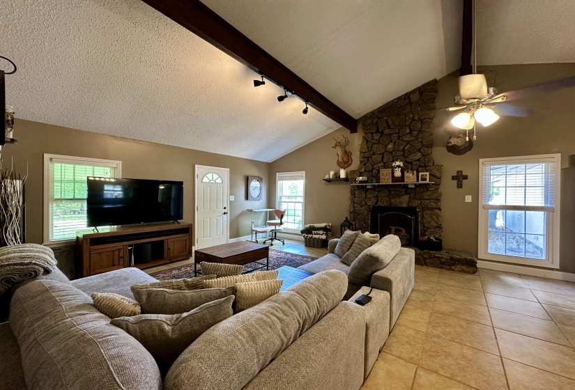 1230 JOANN RD, Somerville, Tennessee 38068, 3 Bedroom Bedrooms, 6 Room Rooms,2 BathroomBathrooms,Residential,For Sale,JOANN,0,10223025
