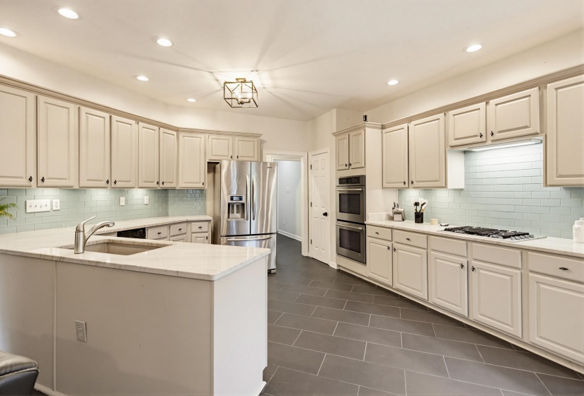 8986 CAIRN RIDGE DR, Germantown, Tennessee 38139, 5 Bedroom Bedrooms, 10 Room Rooms,4.1 BathroomBathrooms,Residential,For Sale,CAIRN RIDGE,0,10223043