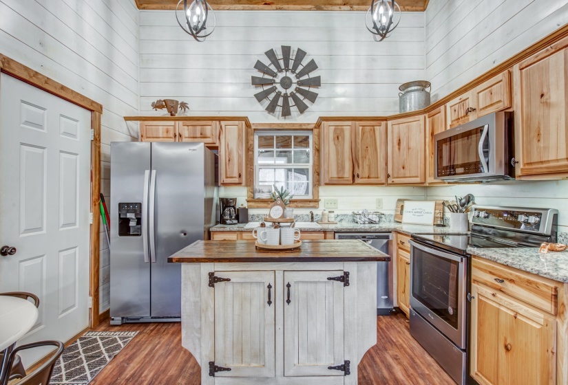 700 FAIRWAY LN, Counce, Tennessee 38326-8028, 3 Bedroom Bedrooms, 5 Room Rooms,2 BathroomBathrooms,Residential,For Sale,FAIRWAY,0,10223046