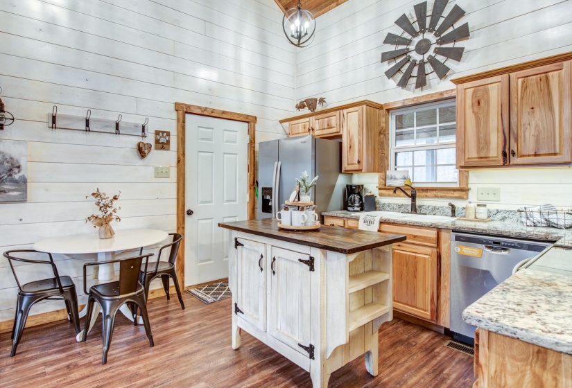 700 FAIRWAY LN, Counce, Tennessee 38326-8028, 3 Bedroom Bedrooms, 5 Room Rooms,2 BathroomBathrooms,Residential,For Sale,FAIRWAY,0,10223046