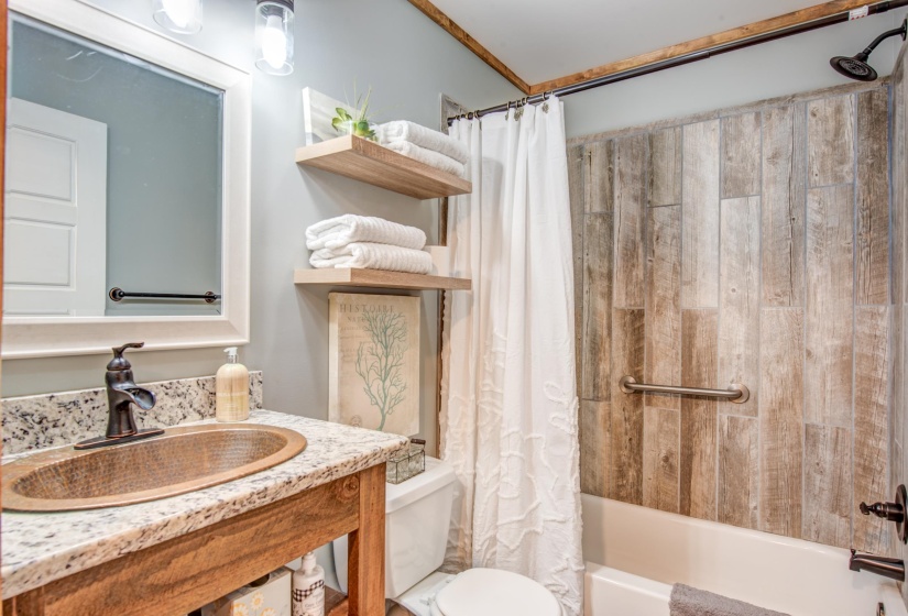 700 FAIRWAY LN, Counce, Tennessee 38326-8028, 3 Bedroom Bedrooms, 5 Room Rooms,2 BathroomBathrooms,Residential,For Sale,FAIRWAY,0,10223046