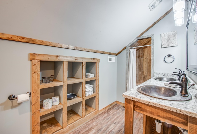 700 FAIRWAY LN, Counce, Tennessee 38326-8028, 3 Bedroom Bedrooms, 5 Room Rooms,2 BathroomBathrooms,Residential,For Sale,FAIRWAY,0,10223046