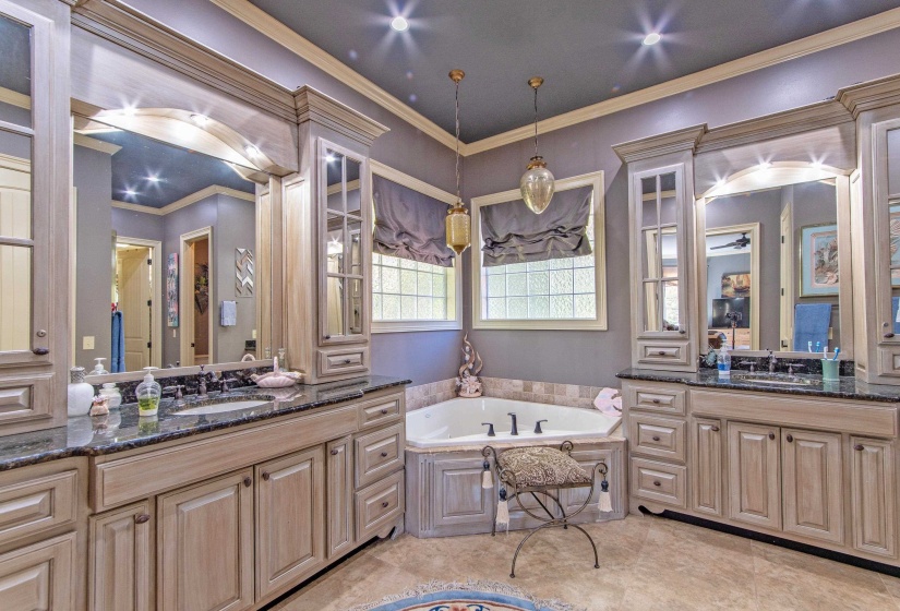 70 LIGHT PT, Savannah, Tennessee 38372, 3 Bedrooms Bedrooms, 9 Rooms Rooms,2.1 BathroomsBathrooms,Residential,For Sale,LIGHT,10223049