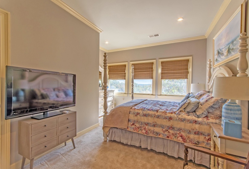 70 LIGHT PT, Savannah, Tennessee 38372, 3 Bedrooms Bedrooms, 9 Rooms Rooms,2.1 BathroomsBathrooms,Residential,For Sale,LIGHT,10223049