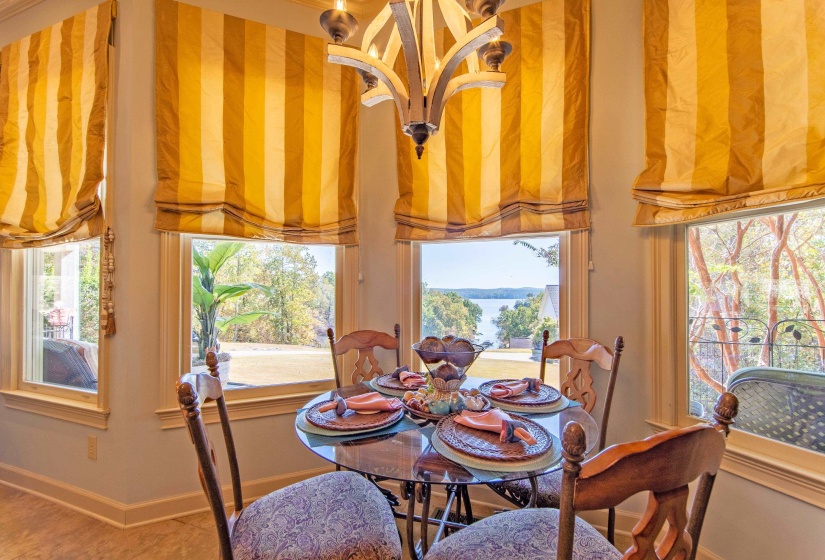 70 LIGHT PT, Savannah, Tennessee 38372, 3 Bedrooms Bedrooms, 9 Rooms Rooms,2.1 BathroomsBathrooms,Residential,For Sale,LIGHT,10223049