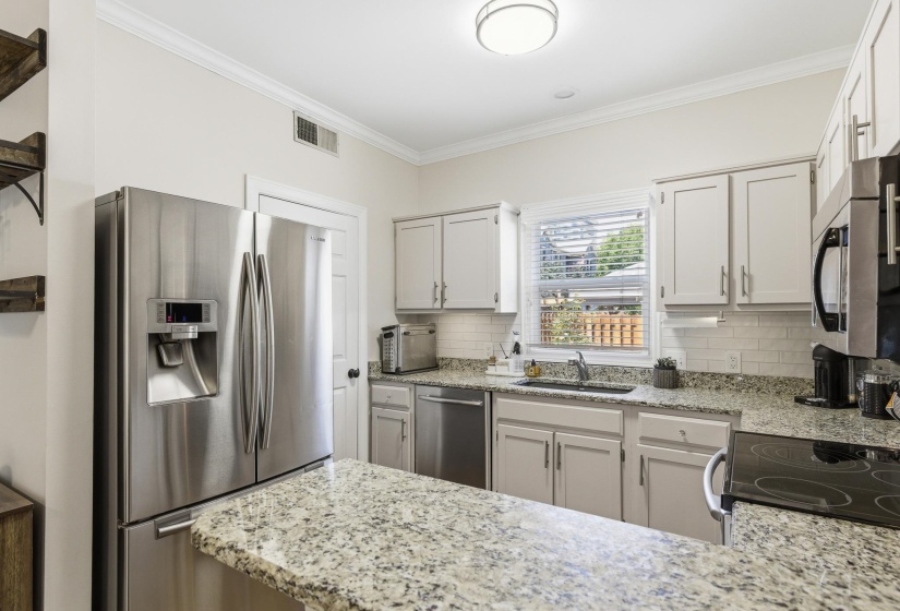 589 MADEWOOD DR, Memphis, Tennessee 38103, 2 Bedroom Bedrooms, 4 Room Rooms,2.1 BathroomBathrooms,Residential,For Sale,MADEWOOD,0,10223094