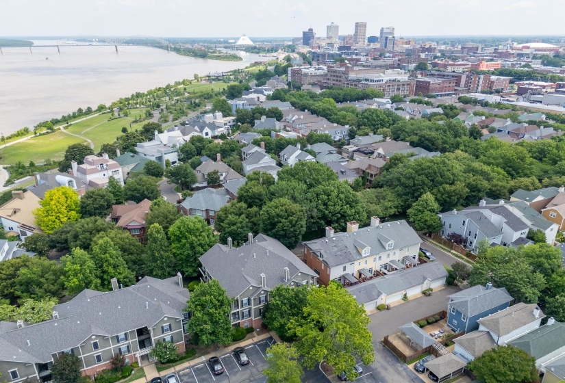 589 MADEWOOD DR, Memphis, Tennessee 38103, 2 Bedroom Bedrooms, 4 Room Rooms,2.1 BathroomBathrooms,Residential,For Sale,MADEWOOD,0,10223094