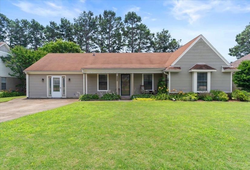 Ranch-style residence featuring light gray siding and a prominent front-facing gable