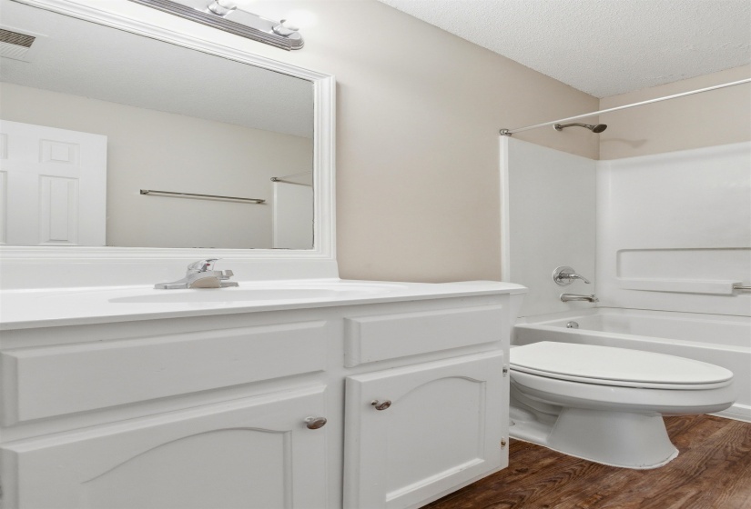 7446 CLIFFWOOD DR, Horn Lake, Mississippi 38637-1191, 4 Bedroom Bedrooms, 6 Room Rooms,2 BathroomBathrooms,Residential,For Sale,CLIFFWOOD,0,10223097