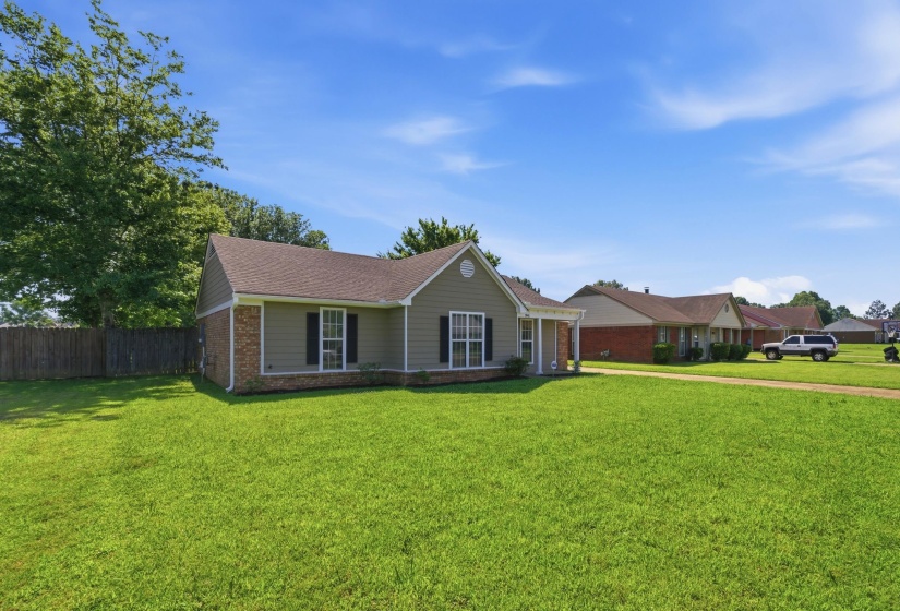 7446 CLIFFWOOD DR, Horn Lake, Mississippi 38637-1191, 4 Bedroom Bedrooms, 6 Room Rooms,2 BathroomBathrooms,Residential,For Sale,CLIFFWOOD,0,10223097