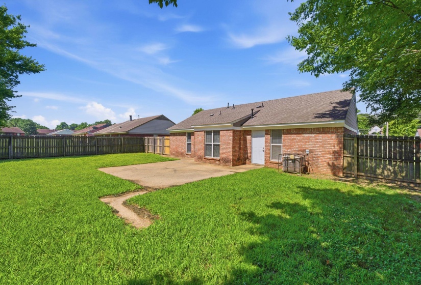 7446 CLIFFWOOD DR, Horn Lake, Mississippi 38637-1191, 4 Bedroom Bedrooms, 6 Room Rooms,2 BathroomBathrooms,Residential,For Sale,CLIFFWOOD,0,10223097