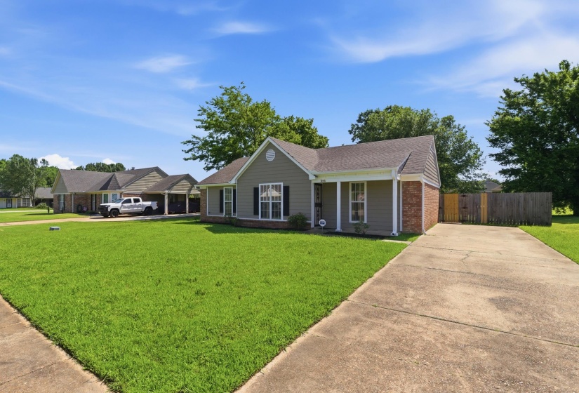 7446 CLIFFWOOD DR, Horn Lake, Mississippi 38637-1191, 4 Bedroom Bedrooms, 6 Room Rooms,2 BathroomBathrooms,Residential,For Sale,CLIFFWOOD,0,10223097