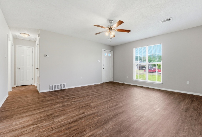7446 CLIFFWOOD DR, Horn Lake, Mississippi 38637-1191, 4 Bedroom Bedrooms, 6 Room Rooms,2 BathroomBathrooms,Residential,For Sale,CLIFFWOOD,0,10223097