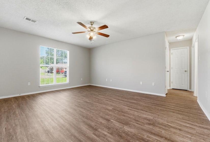 7446 CLIFFWOOD DR, Horn Lake, Mississippi 38637-1191, 4 Bedroom Bedrooms, 6 Room Rooms,2 BathroomBathrooms,Residential,For Sale,CLIFFWOOD,0,10223097