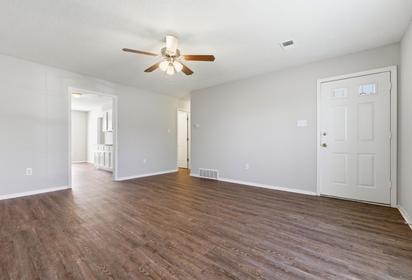 7446 CLIFFWOOD DR, Horn Lake, Mississippi 38637-1191, 4 Bedroom Bedrooms, 6 Room Rooms,2 BathroomBathrooms,Residential,For Sale,CLIFFWOOD,0,10223097