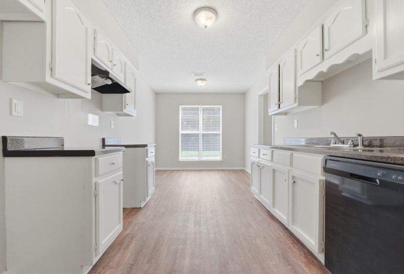 7446 CLIFFWOOD DR, Horn Lake, Mississippi 38637-1191, 4 Bedroom Bedrooms, 6 Room Rooms,2 BathroomBathrooms,Residential,For Sale,CLIFFWOOD,0,10223097