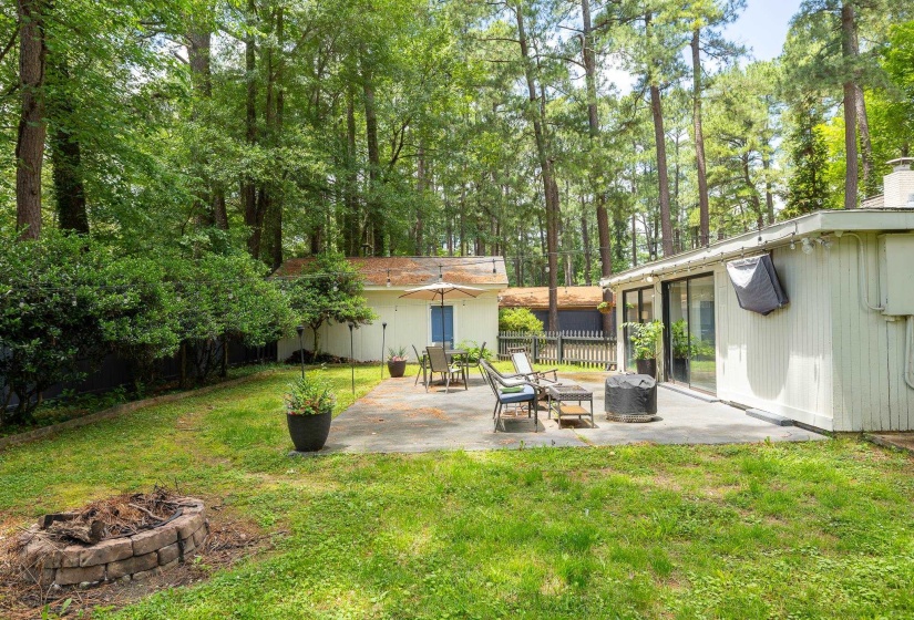6735 POPLAR PIKE, Memphis, Tennessee 38119, 3 Bedrooms Bedrooms, 7 Rooms Rooms,2.2 BathroomsBathrooms,Residential,For Sale,POPLAR,10223084